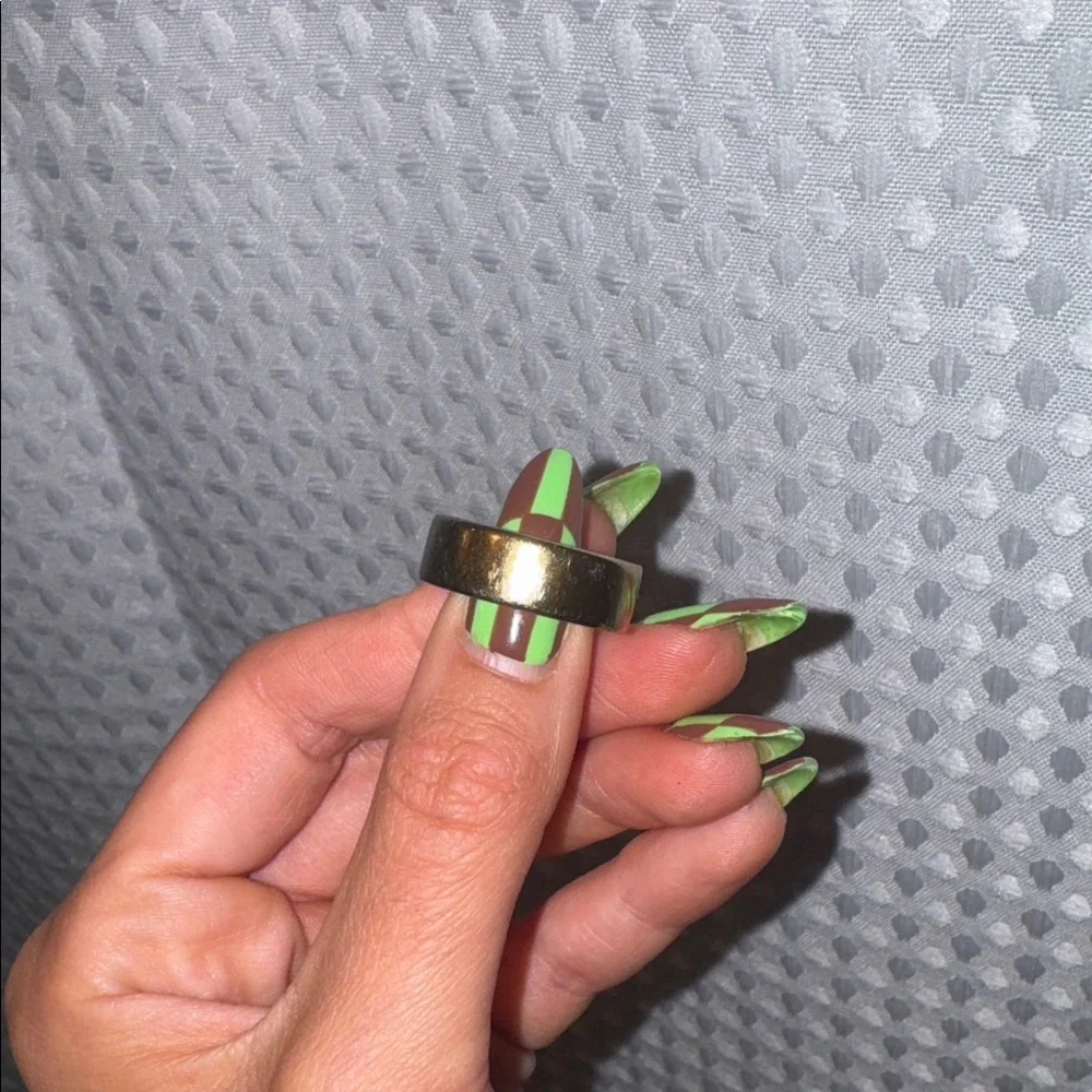 Gold Oura Ring 4 - SIZE 9 / WITH CHARGER